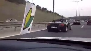 3 masini Honda S2000 se alearga pe autostrada in Turcia