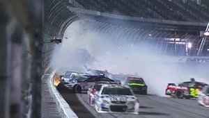 Accident spectaculos la NASCAR in care doar spectatorii au de suferit