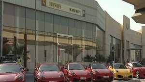 Aproape 100 de Ferrari in... fireste, Emiratele Arabe Unite