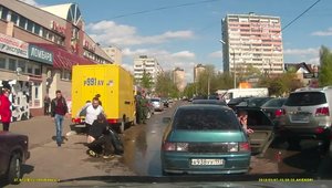 Bataie in Rusia: Un nou material video care surprinde violenta din trafic