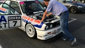 BMW M3 E30 vs BMW M3 F80: Care-i mai rapid pe circuit?