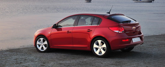 Chevrolet la Geneva Motor Show: Cruze Hatchback, Aveo Sedan, noul Camaro