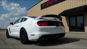 Credeai ca eleronul ala il incetineste? Urca la bordul noului Shelby GT350R si priveste-l cum depaseste 270 km/h!