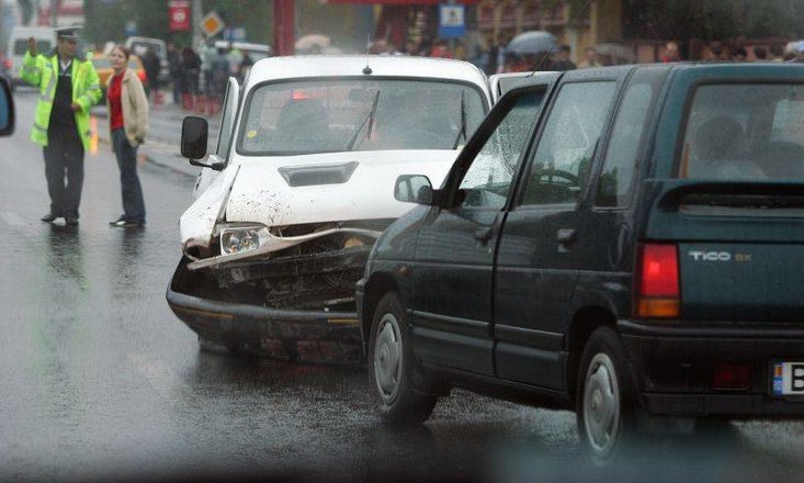 Cum sa-ti repari masina pe asigurarea RCA a celui vinovat de accident Cum sa-ti repari masina pe asigurarea RCA a celui vinovat de accident