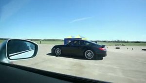 Drag Race: Porsche 911 Turbo vs. Novidem Nissan GT-R