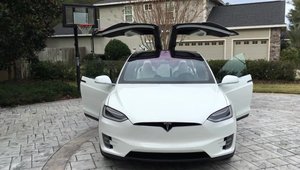 Internetul ne face turul noii Tesla Model X