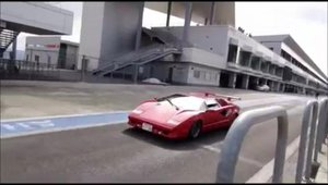 Lamborghini Countach vs. Ferrari Testarossa