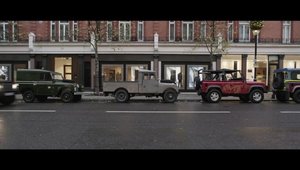 Land Rover Defender devine pentru o clipa cel mai inedit 'taxi' al Londrei