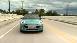 MINI Cooper Convertible in actiune