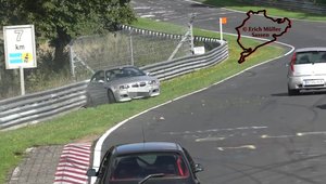 Momentul dureros in care un M3 E46 e busit serios la Nurburgring