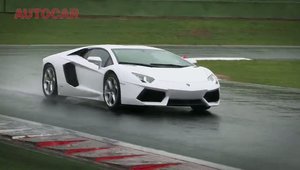 Noul Lambo Aventador ia cu asalt circuitul, livreaza sunete orgasmice si drifturi la limita