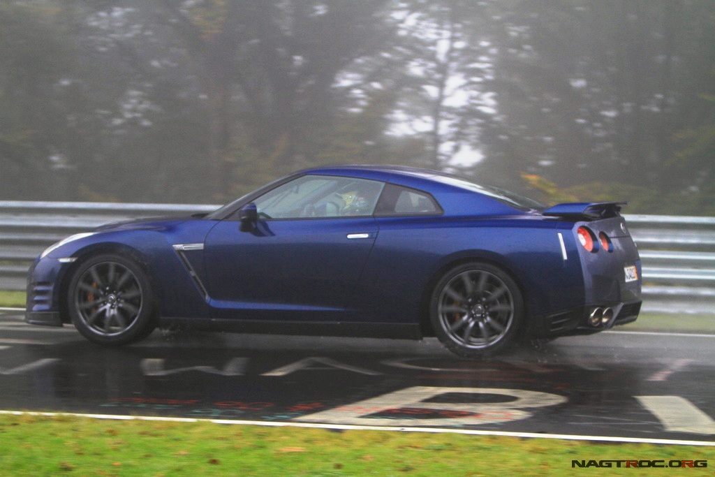 Poze cu nissan gt-r #8