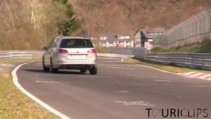 Noul Volkswagen Golf R Break isi incordeaza muschii la Nurburgring