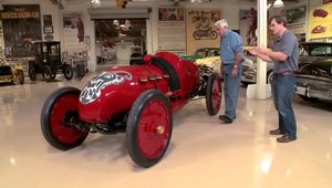 O masina de curse veche de 104 ani este scoasa la plimbare de Jay Leno