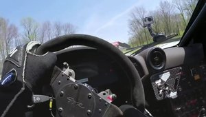 O tura pe circuit la bordul legendarului McLaren F1 GTR