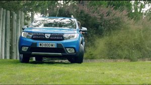 Reclama cu care Dacia i-a facut pe englezi sa rada in hohote. Promoveaza camera spate de pe Sandero