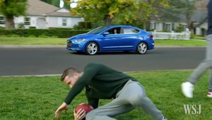 Reclama Super Bowl 2016: Ryan Reynolds ne arata cat de sigur este noul Hyundai Elantra