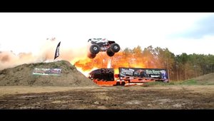 Record mondial: cea mai mare saritura la bordul unui Monster Truck