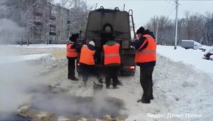 Rusii duc asfaltarea la rang de arta: asfalt direct pe zapada, inspiratie buna pentru meseriasii din Romania