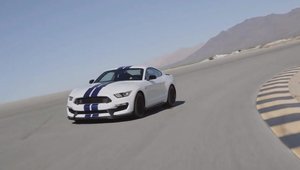 Shelby GT350 in actiune