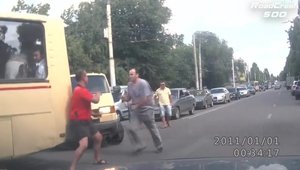Super compilatie video cu batai surprinse in traficul din Rusia