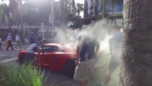 Un Lamborghini ia foc dupa ce valetul unei parcari il scoate la o scurta plimbare