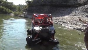 Un Polaris RZR se crede zburator: accident spectaculos la off-road