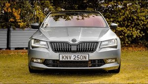 VIDEO: O Skoda Superb cu exterior stock si 560 CP sub capota e sleeper-ul perfect