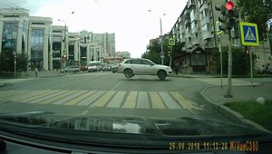 VIDEO: Rusii au inventat masina care zboara prin intersectii