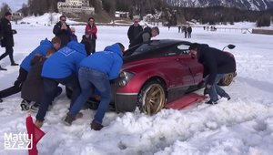 VIDEO: Un Pagani Huayra de trei milioane de dolari e impins de la spate dupa ce ramane blocat in zapada