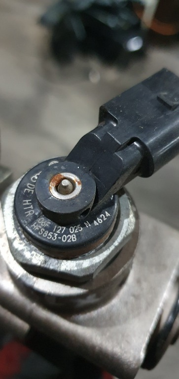 06F127025N Pompa de inalta presiune Skoda Octavia (1Z3) 2.0 FSI BLR