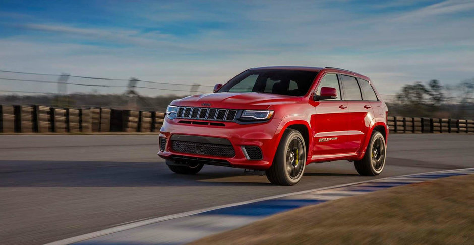 10 super masini pe care noul Jeep Grand Cherokee Trackhawk le bate intr-o cursa de drag