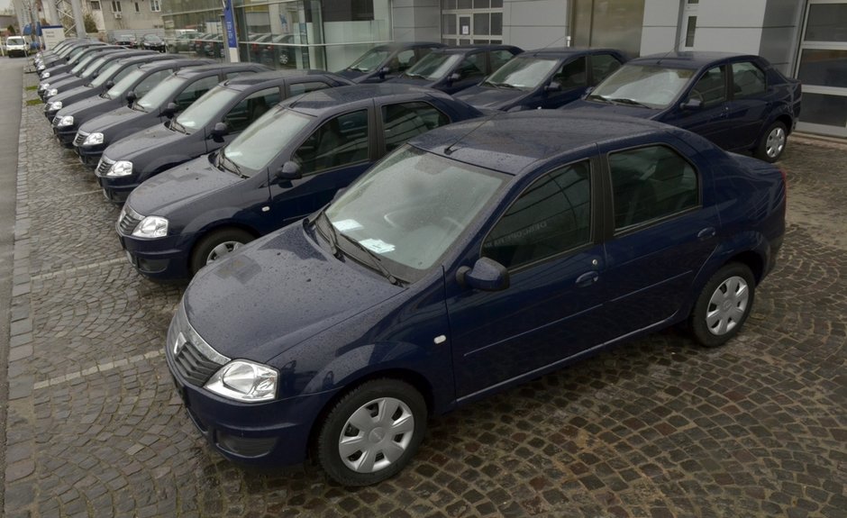 102 masini Dacia Logan au fost comandate de BCR