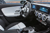 13 interioare care te lasa cu gura cascata, dar nu sunt de la vreun concept car sau studiu de design, ci ale unor masini pe care le poti cumpara si din Romania