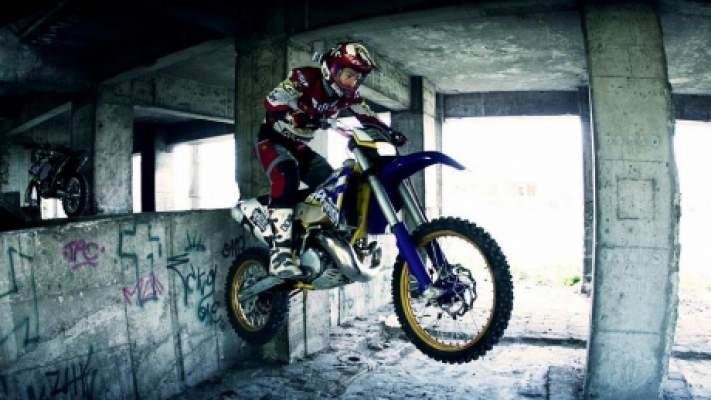 150 de rideri vor concura in Prologul nocturn de la Hard Enduro Piatra Neamt 150 de rideri vor concura in Prologul nocturn de la Hard Enduro Piatra Neamt
