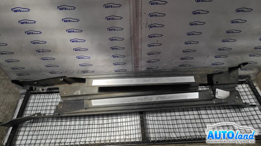 1505863 Preg Ornamental Plastic Stanga Dreapta Mini MINI R50,R53 2001