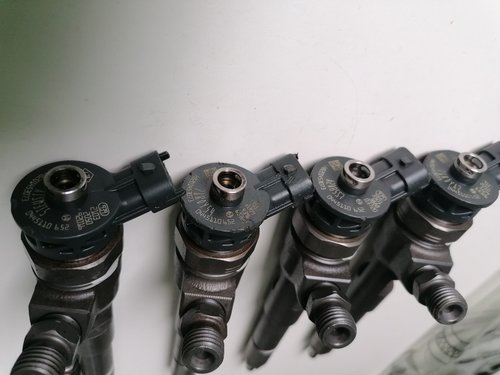 166000121R 8201453073 16600-00Q2N 0445110652 Bosch Injector ­Renault Dacia Mercedes Nissan 1.5 dCi