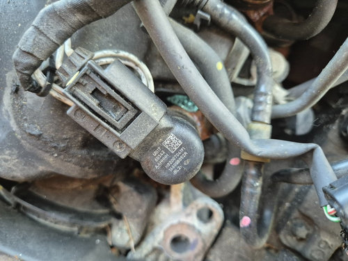 166008052R, H8200704191 Injector Dacia Duster 1.5 DCI Euro 5 tip motor K9K