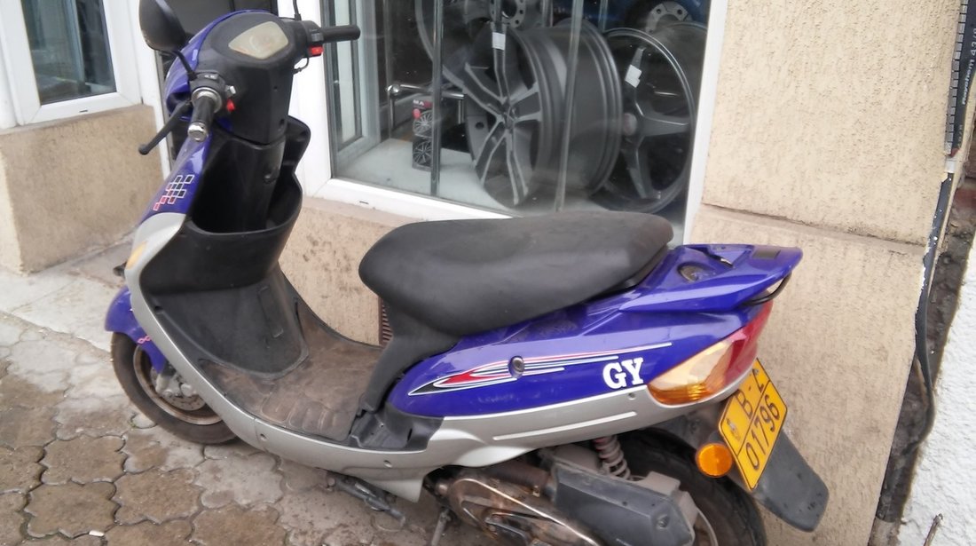 200 euro,scooter chinezesc 49cmc,an 2013, de cumparat de la Norauto