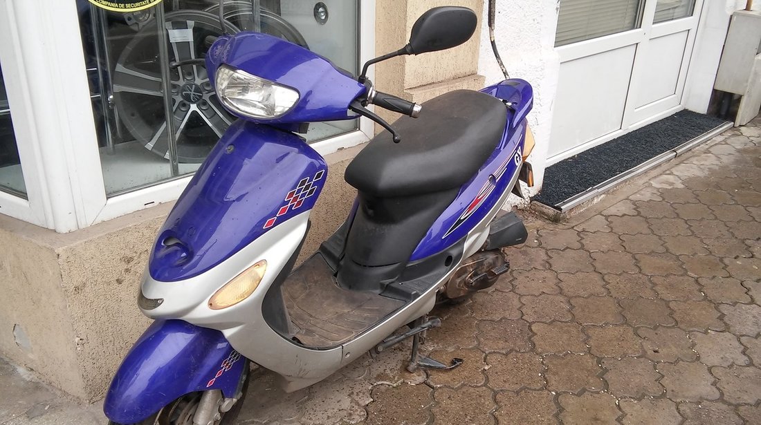 200 euro,scooter chinezesc 49cmc,an 2013, de cumparat de la Norauto