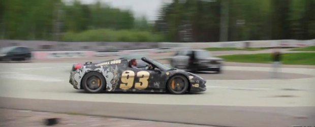 2013 Gumball 3000: un Ferrari 458 Spider face drifturi in jurul unui Rolls si al unui F12