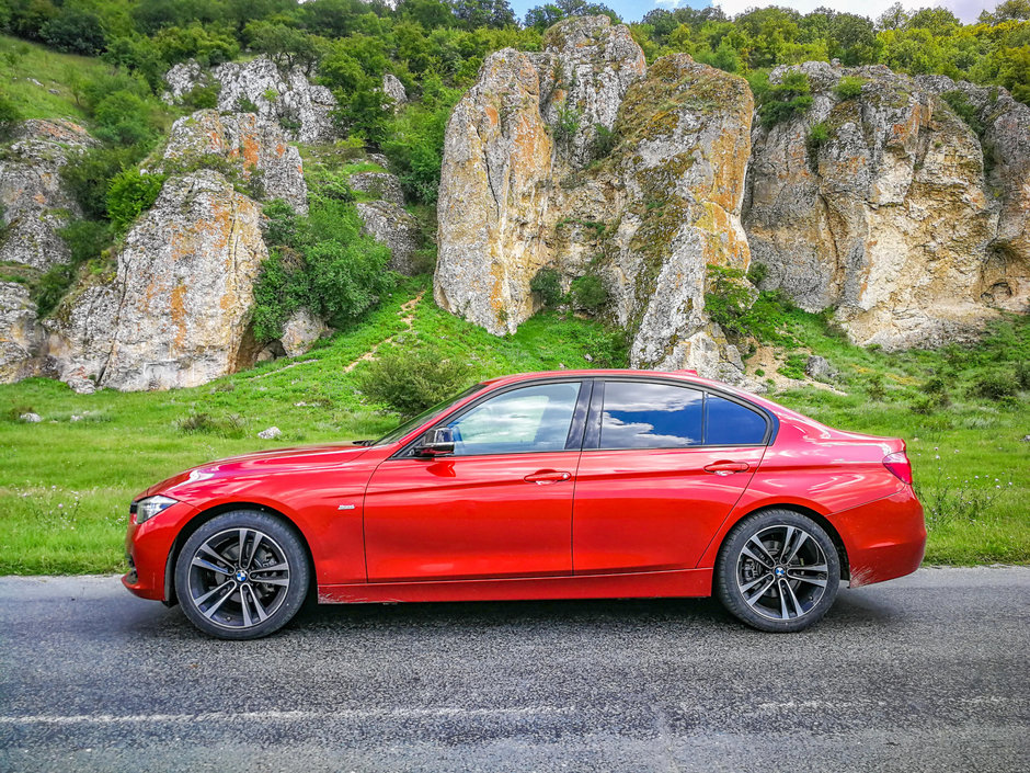 2018 BMW 320i in Sunset Orange