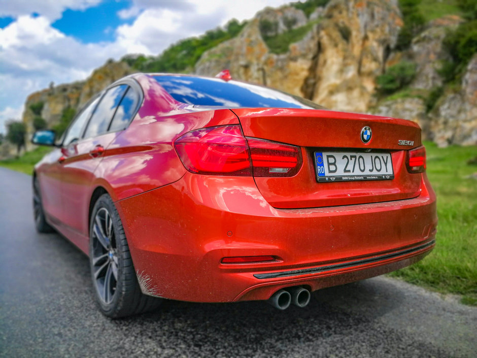 2018 BMW 320i in Sunset Orange