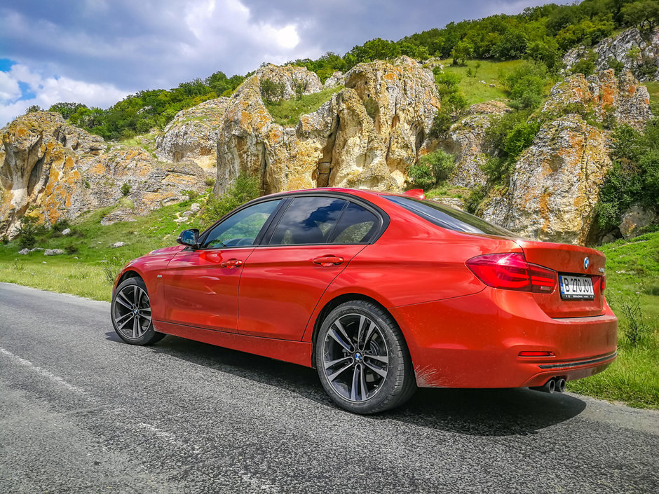 2018 BMW 320i in Sunset Orange