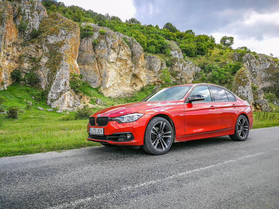 2018 BMW 320i in Sunset Orange