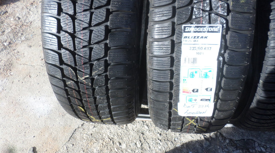 235 60 17 Iarna Bridgestone Blizzak lm 25  4X4 Noi