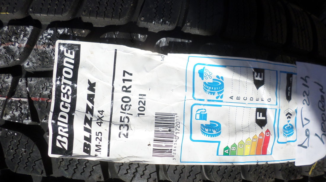 235 60 17 Iarna Bridgestone Blizzak lm 25  4X4 Noi