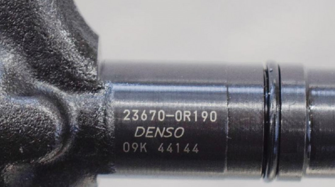 23670-0R190 Injector Toyota Auris (E15) 2.0 d 1AD-FTV