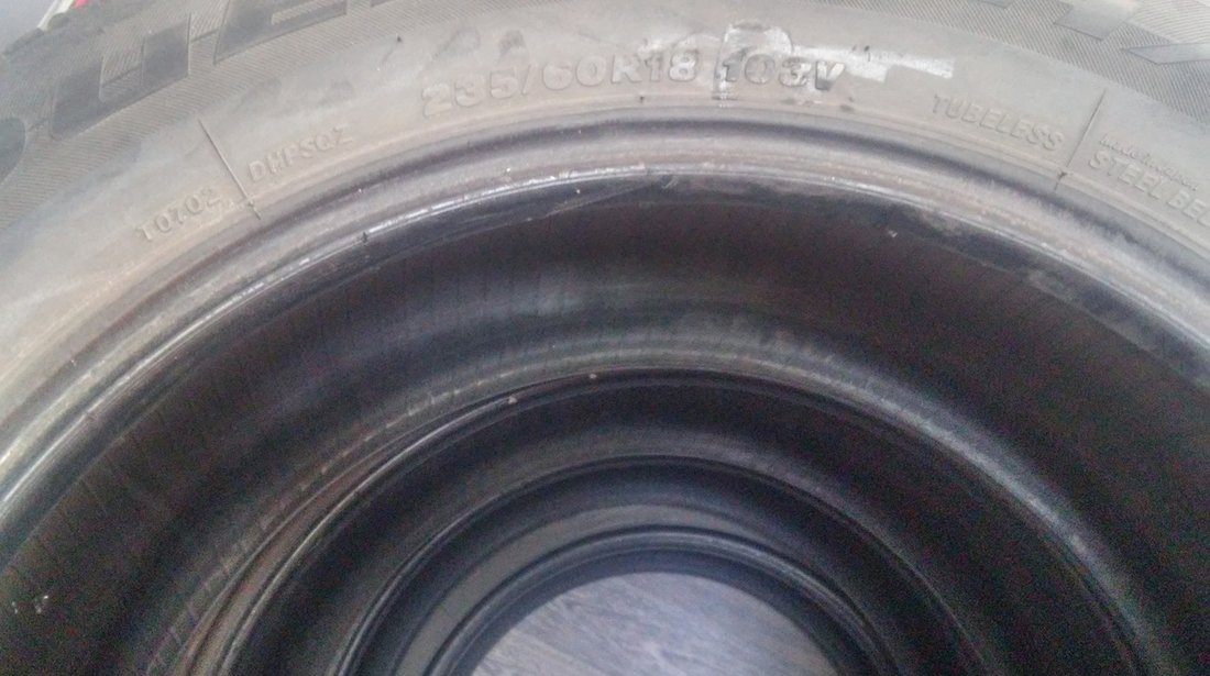 350 ron-4 anvelope 235/60/18 Bridgestone Dueler, uzate