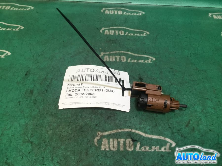 3b0945511b Switch Pedala Frana Skoda SUPERB I 3U4 2002-2008